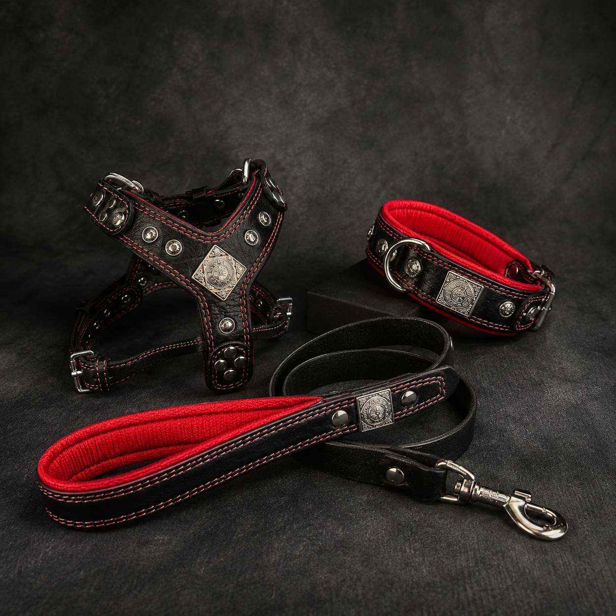 "EROS" Set für kleine bis mittelgroße Hunde - Geschirr - Halsband - Leine Schwarz&Rot